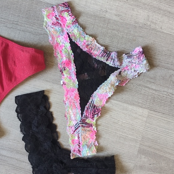 VS PINK thong Bundle - Picture 3 of 11